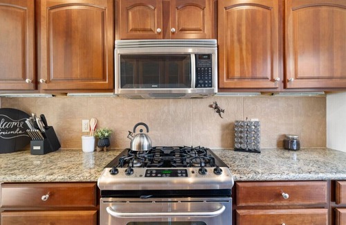 Uptown Sedona House | 2BR Serene Red Rock Retreat - Hot Tub & Nice Views