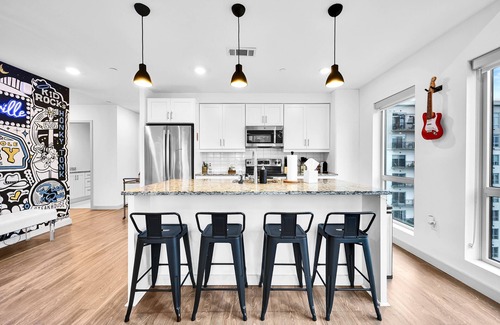 Downtown Nashville Apartment | 2BR Skyline Suite - Free Parking & Walk to Broadway