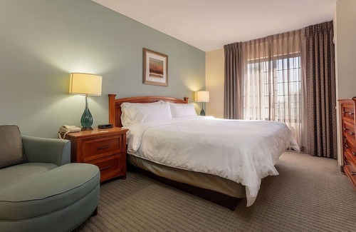 Anaheim Resort Hotel | 2BR Suite Ideal for Families seeking Disney Magic! Pets Allowed, Free Breakfast