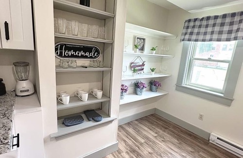 Newport Condo | 2BR Sunshine Town Condo