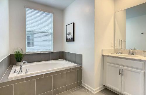 Four Corners House | 2BR Themed Condo with Waterparks Access