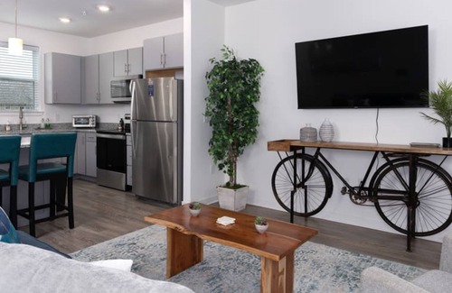 Pelham Apartment | 2BR Townhouse w Garage