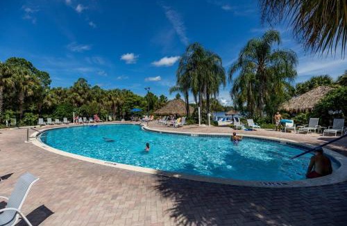 Bahama Bay House | 2BR Unit with big balcony