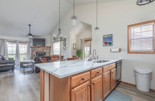 Indian Point Condo | 2BR Village At Indian Point 1112 near SDC - Free Tickets Daily up to $500