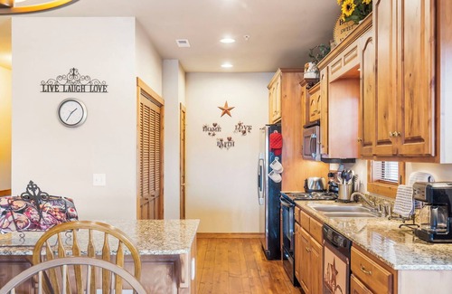 Indian Point Condo | 2BR Village At Indian Point 1605 near SDC - Free Tickets Daily up to $500