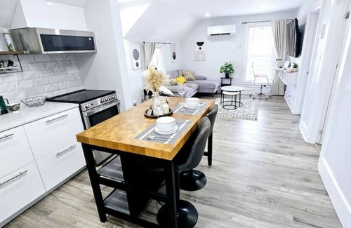 Walkerville Apartment | 2BR Windsor Condo Free Parking Border Access