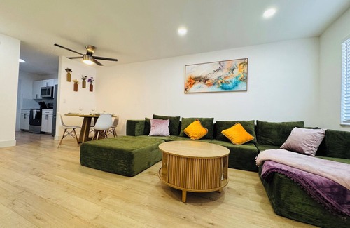 Highland Garden House | 2BRx2BA Hollywood Beach Retreat with Free Parking, High Speed Internet and AC