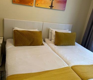 Die Hoewes Apartment | 2e - No load shedding 2 bed home to relax into