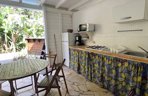 Cafeiere Cottage | 2Gites 800m from the beach private swimming pool in a tropical setting