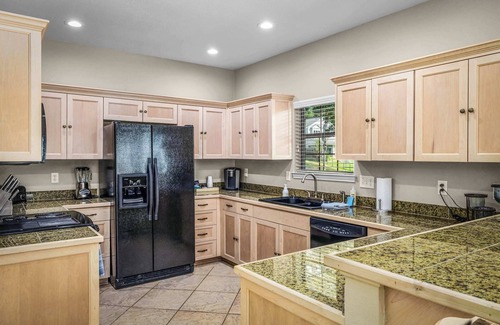 McQueeney House | 2Houses | Waterfront | Wurstfest Fun | Sleeps 24