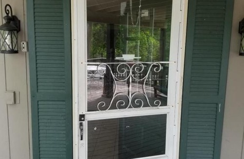 Mayfield House | 2Lakes 6BR 3BA Hot Tub Close to Traverse City Pontoon and Kayaks available