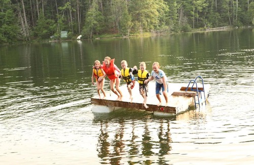 Mayfield House | 2Lakes 6BR 3BA Hot Tub Close to Traverse City Pontoon and Kayaks available