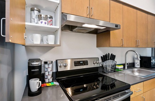 North Beacon Hill Apartment | 2miles→Downtown ★ 2miles→Hospitals ★ Patio + Rooftop ★ FREE Wi-fi ★W/D