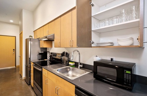 North Beacon Hill Apartment | 2miles→Downtown ★ 2miles→Hospitals ★ Patio + Rooftop ★ FREE Wi-fi ★W/D