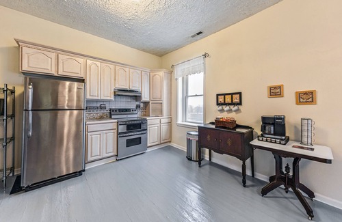 Savannah Apartment | 2nd Floor Loft Historic Building