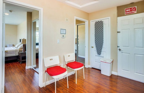 Westminster Apartment | 2nd-Floor Westminster Apartment Near Disneyland!