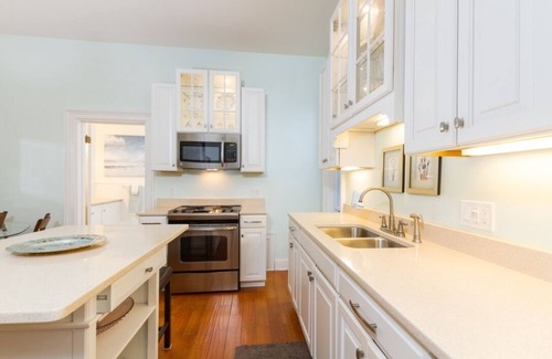 Fifth Ward Apartment | 2nd Flr 2-Bedroom Unit in historic estate on Coggeshall Ave near Newport Mansion