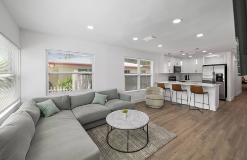 Lake Worth House | 3/2 Cottage - 2 Miles from Beach