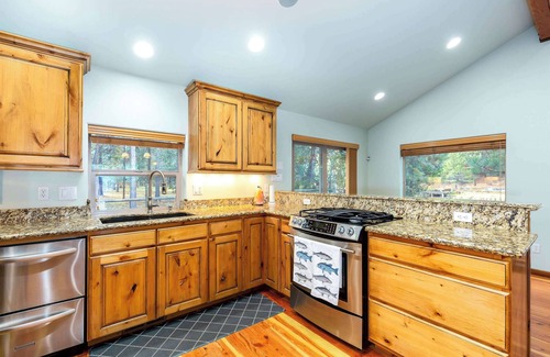 Three Rivers House | 3 Bd and 2.5 ba, Riverfront, in Sunriver, Oregon