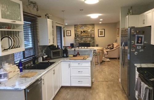 Departure Bay House | 3 bdm house with Swim Spa, walk to Departure Bay, Hike Linley Valley Park