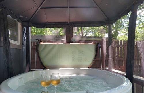 Indianapolis House | 3 BDRM River Retreat w/hot tub