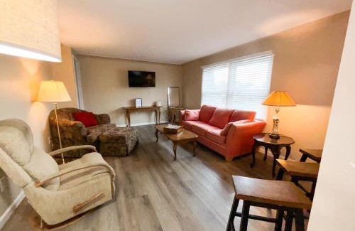 Anchor Bay Harbor Apartment | 3 Bed, 1 Bath, Upper Flat