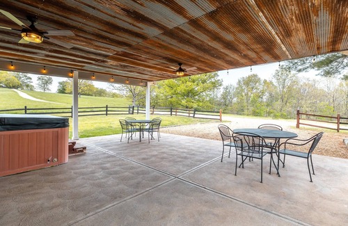 Steelville Cabin | 3 Bed 2 Bath Cabin on 300 acre Cattle Farm with Hot Tub and Private River Access