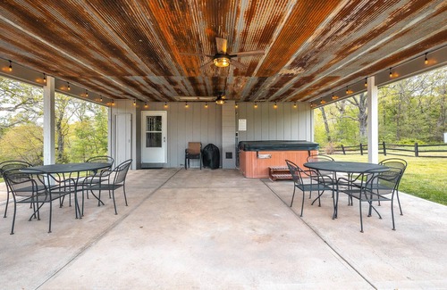 Steelville Cabin | 3 Bed 2 Bath Cabin on 300 acre Cattle Farm with Hot Tub and Private River Access