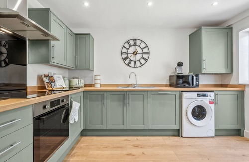 Stratton House | 3 bed, 2 bath, garden, parking