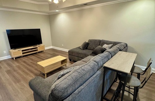 Richmond Apartment | 3 Bed 2 Bath Modern Apartment, Utilities Included, Near I-75