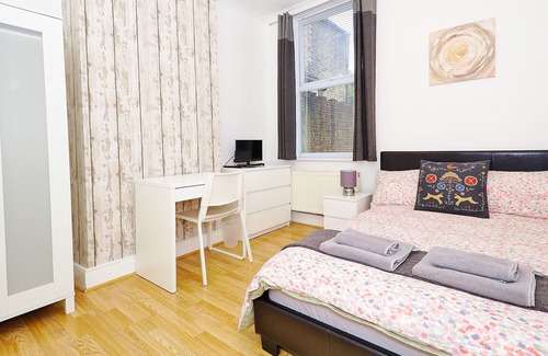 Plumstead House | 3-Bed - 2-Bathroom House