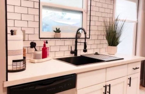 North Hollywood House | 3 Bed/2 Bathroom Remodeled NOHO FUN Pool Home