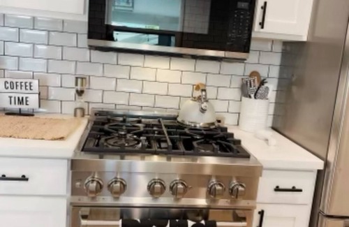 North Hollywood House | 3 Bed/2 Bathroom Remodeled NOHO FUN Pool Home