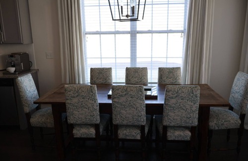 Oxford Condo | 3 bed/3.5 bath end unit Condo in Oxford. 2 miles from the Square and Campus.