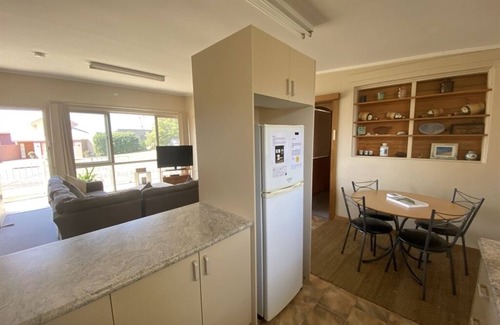 Denhams Beach Apartment | 3 Bed (3 Night Min) (Denhams Beach Cottage)