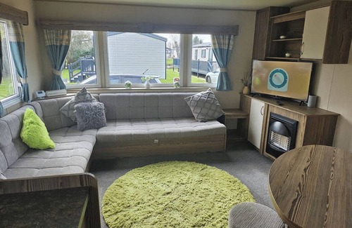 Grimsby Cabin | 3 Bed Caravan - Near Beach, 5 Star Reviews, Wifi