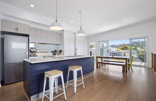 Long Beach House | 3-Bed Coastal Getaway with Direct Beach Access