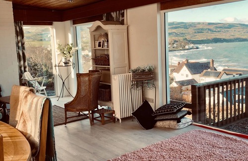 Ballygally Cottage | 3 Bed Cottage - Sleeps 6 - Pets - Garden - Parking