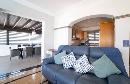 Playa Blanca Villa | 3 Bed family friendly property private pool, air conditioning, pool table