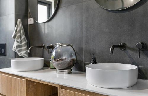 Downer House | 3 Bed Fully Renovated with Outdoor Fun