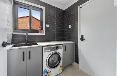 Downer House | 3 Bed Fully Renovated with Outdoor Fun