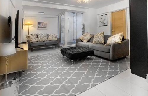 Richmond-upon-Thames House | 3 Bed House in central Richmond with driveway parking