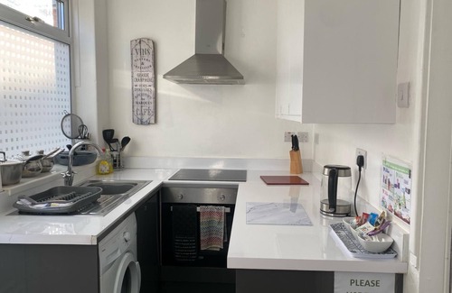Darlington House | 3 Bed House - Sleeps 5 - Wifi, Parking