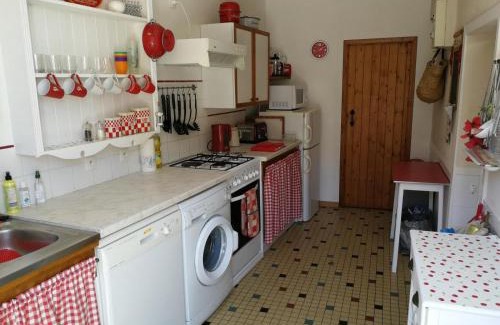 Nantille House | 3 Bed House - Sleeps 6 - Pool - HotTub - Garden