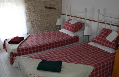 Nantille House | 3 Bed House - Sleeps 6 - Pool - HotTub - Garden