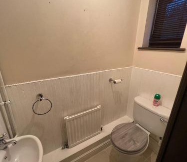 Chafford Hundred House | 3-Bed House - Sleeps 6 Parking & Garden