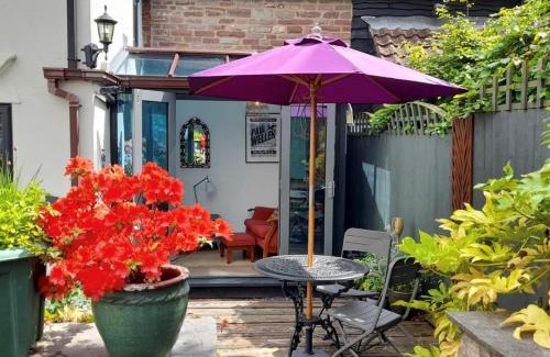 Blakeney House | 3 Bed in Blakeney 75010