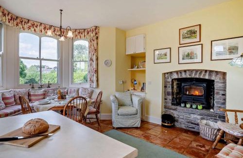 Brecon House | 3 Bed in Brecon Town BN134