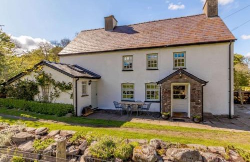 Llanfihangel Tal-y-llyn House | 3 Bed in Talybont-on-Usk BN351