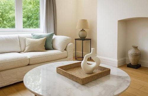 Spitalfields Apartment | 3 Bed Liverpool Street Loft